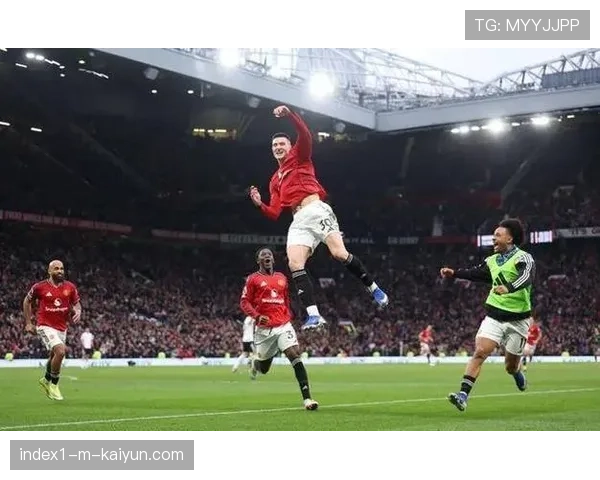 克鲁皮点球命中锁定平局 马奎尔红牌改变防守部署